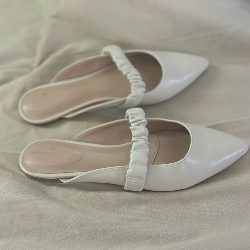 Bandolino White Ruched Mules Slip-On‎ - Picture 2 of 3
